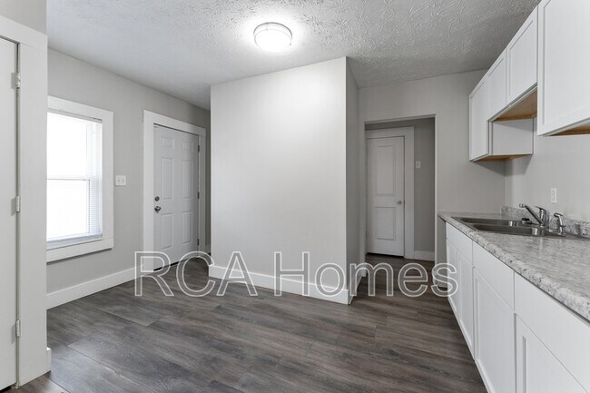 Building Photo - 1509 S Randolph St