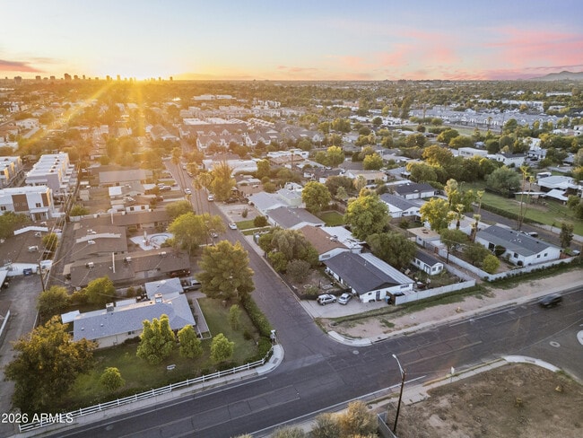 Building Photo - 3938 E Cheery Lynn Rd
