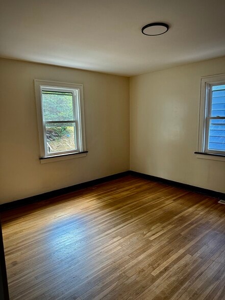 Back Bedroom - 2024 Perrysville Ave