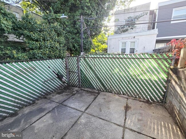 Building Photo - 1910 Sigel St