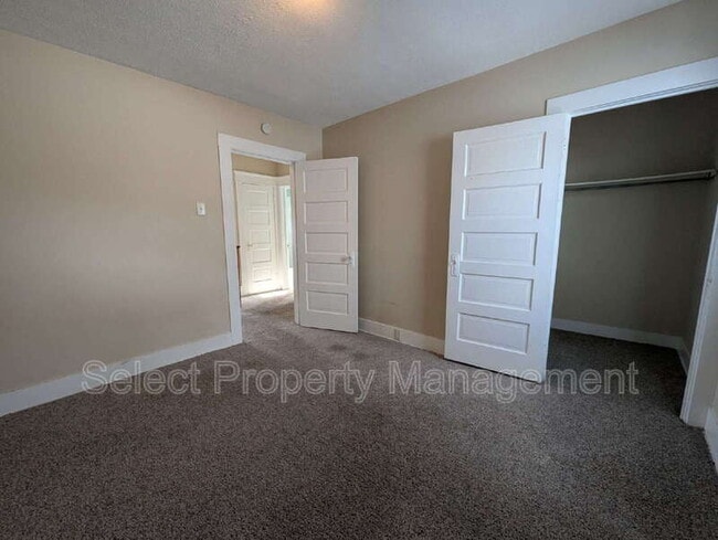 Building Photo - 933 Cottage Ave