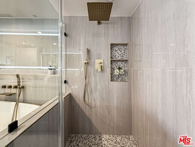 Building Photo - 1133 5th St