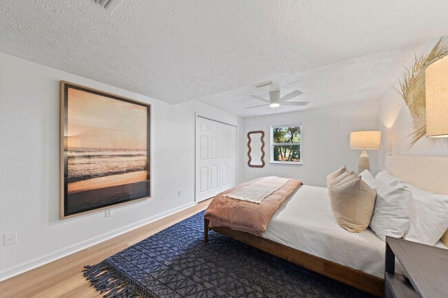 Building Photo - 169 Pompano St