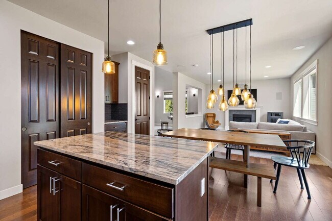 Building Photo - **Stunning Luxury Home in Desirable Mukilteo for RENT!** Available August 25th for MOVE IN