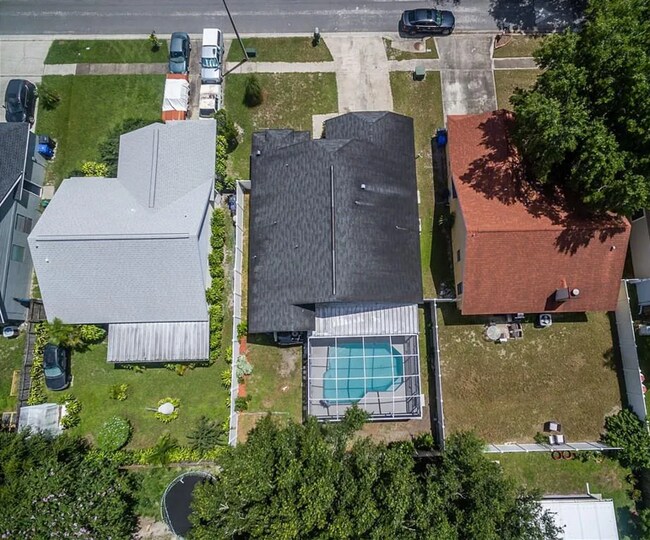 Building Photo - 11316 Maybrook Ave