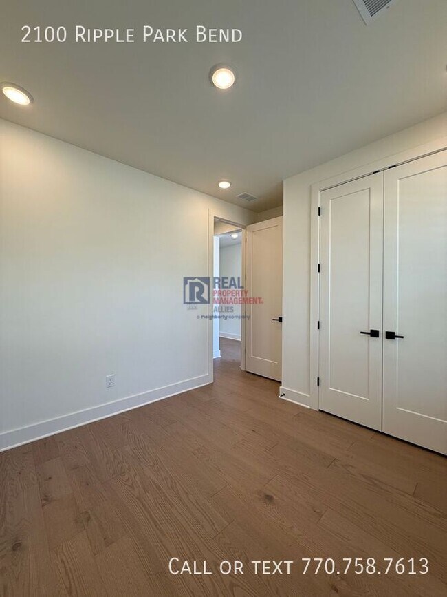 Building Photo - 2100 Ripple Pk Bnd