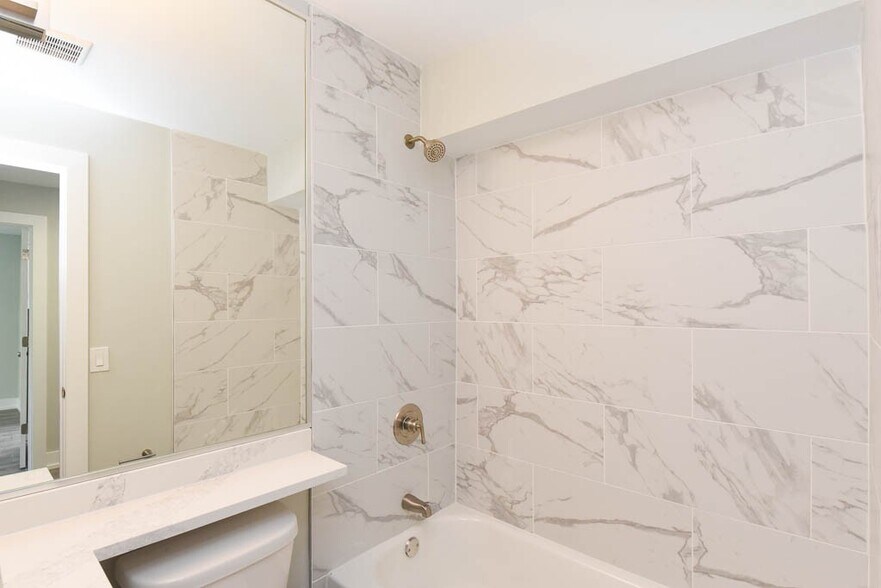 Building Photo - 450 W Barry