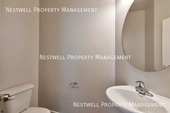 Building Photo - 1562 W State Rd