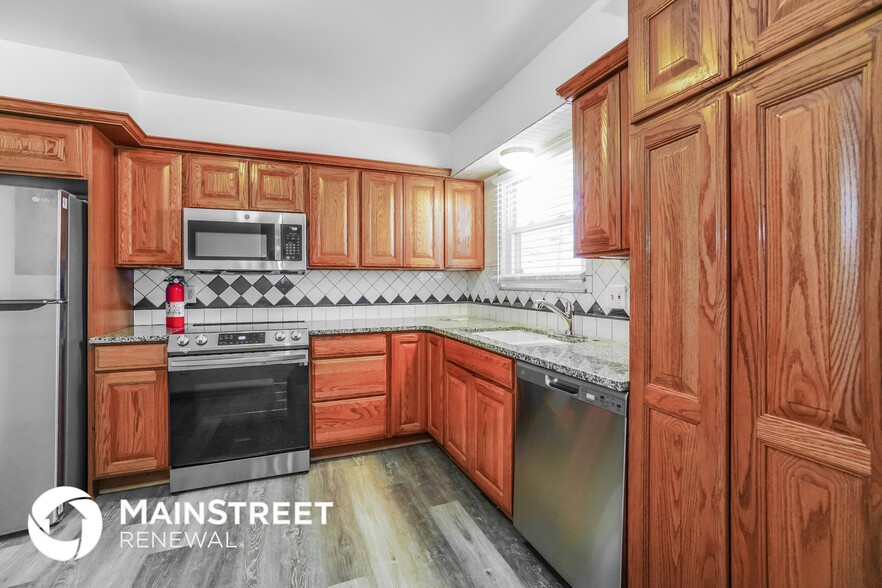 Building Photo - 1350 Firwood Dr