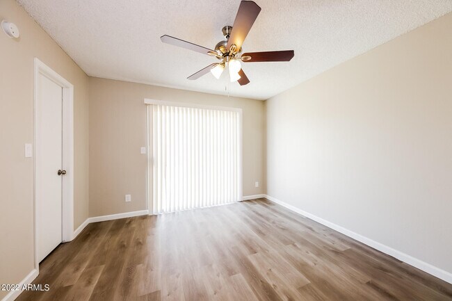 Building Photo - 337 W Kristal Way