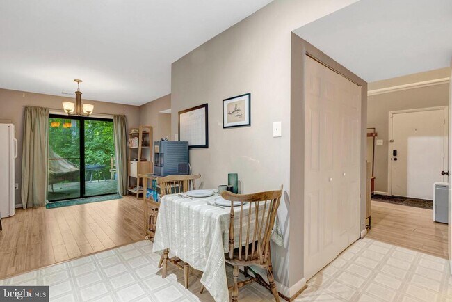 Building Photo - 5602 Summer Oak Way