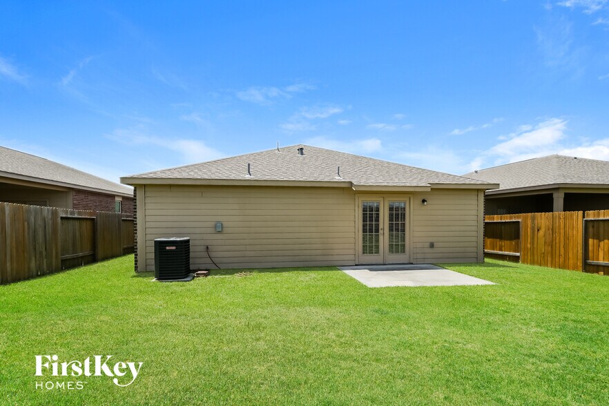 Building Photo - 22422 Base Light Dr