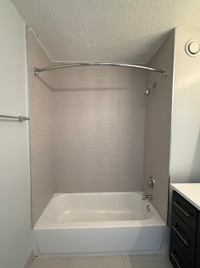 Building Photo - 509 N Dearborn-2001