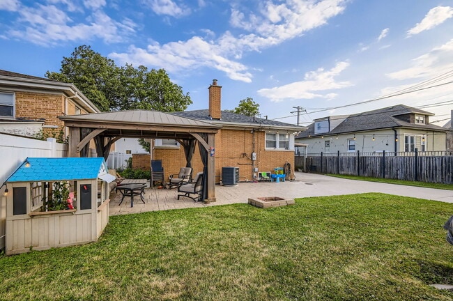 Building Photo - 7536 W 59th St