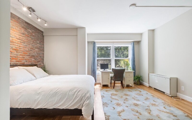 Building Photo - 3901 Cathedral Ave NW