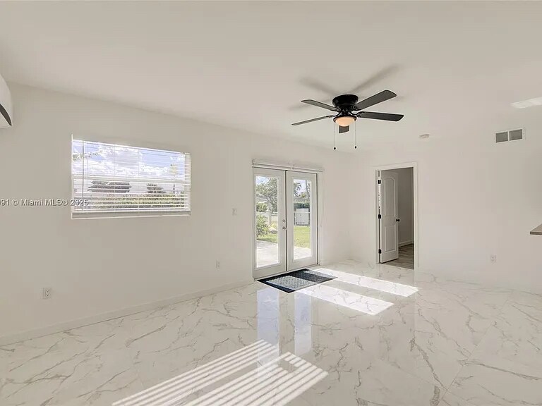 Building Photo - 5030 NW 41st Ct