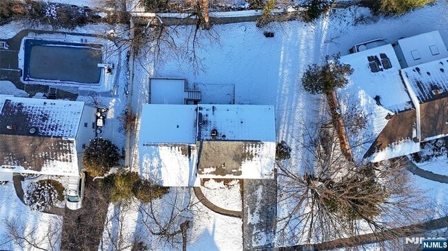 Building Photo - 10 Eastbrook Dr