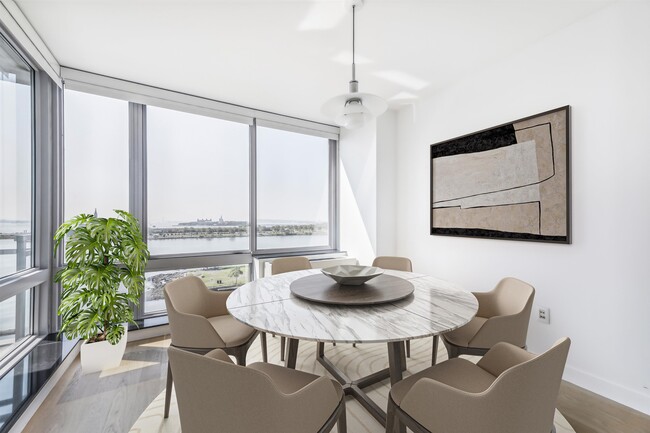 Building Photo - 25 Hudson St