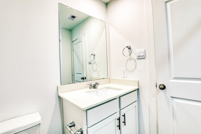 Building Photo - 3022 La Latina Dr