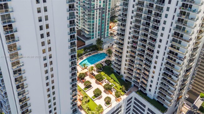 Building Photo - 1050 Brickell Ave