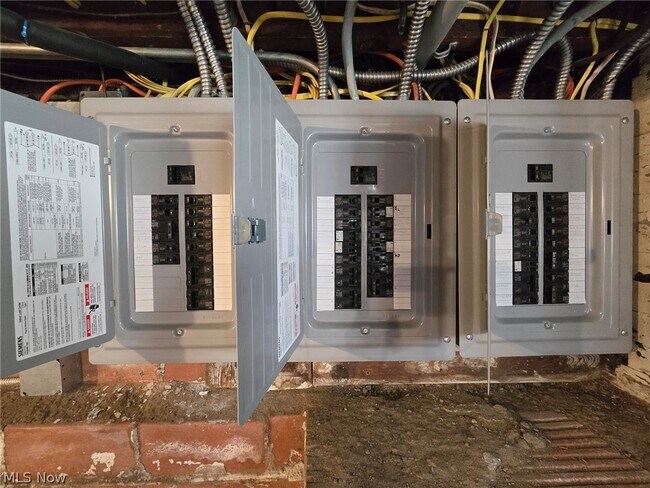 Building Photo - 13839 Clifton Blvd