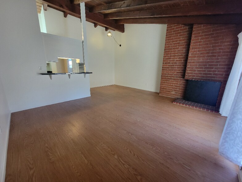 Building Photo - 7340 Ventura Canyon Ave