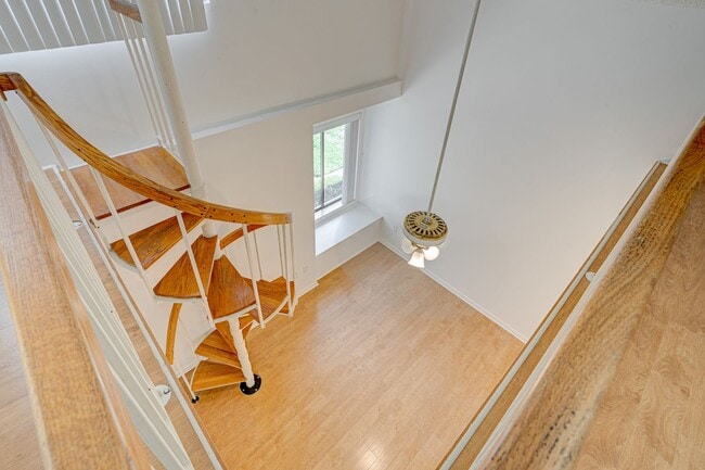 Building Photo - Luxurious 3 Bedroom Oasis with Pool and Beach Access AVAILABLE NOW!