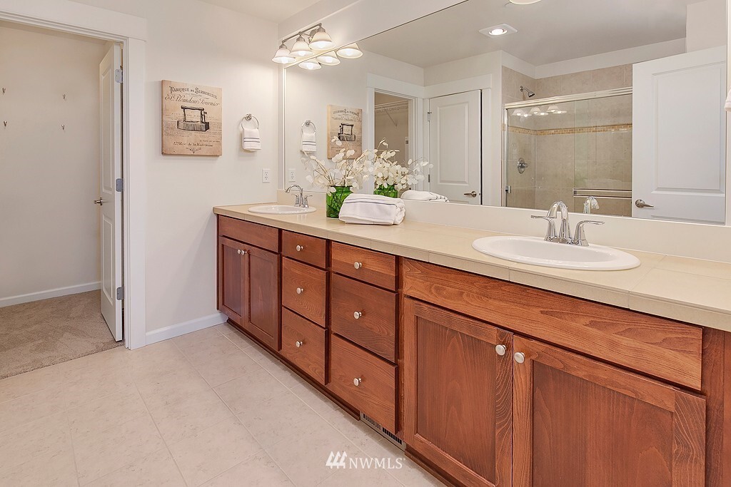 Master Bathroom - 964 4th Ave NE
