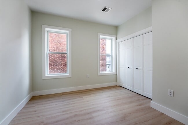 Building Photo - 47 Brackett St