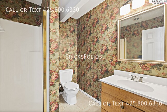 Building Photo - Luxurious 5-bedroom home in Sammamish with...