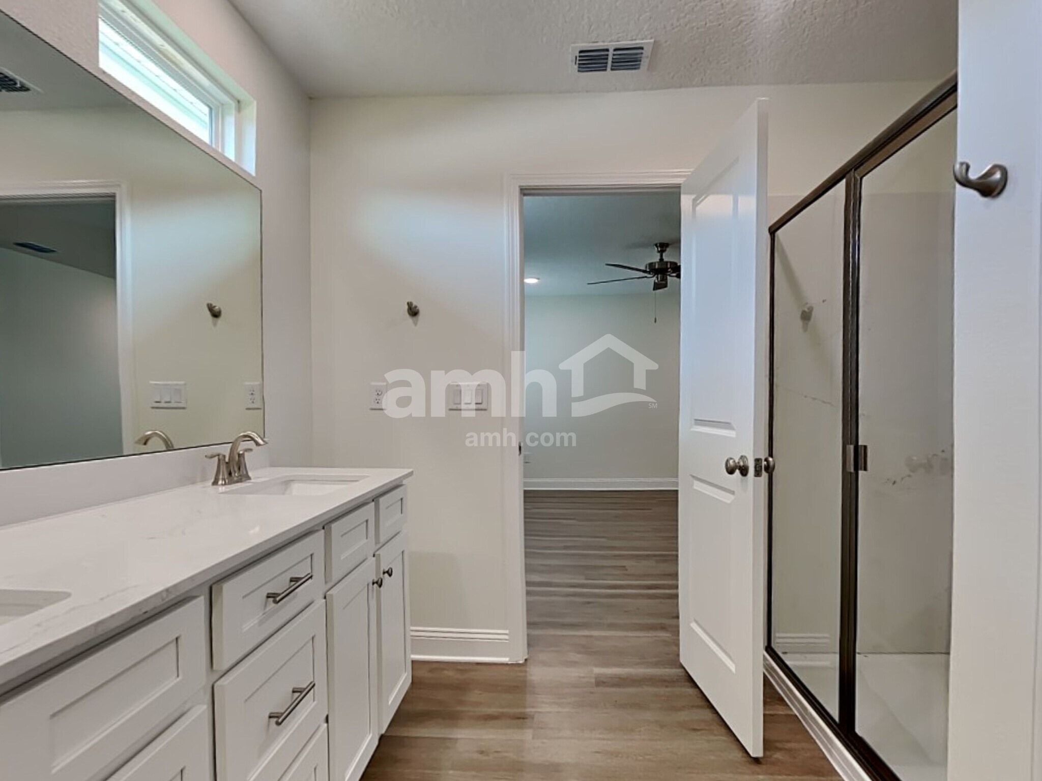 Building Photo - 11637 Hillside Dr