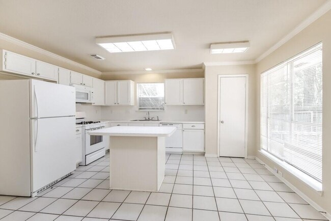 Building Photo - 4110 Bassingham Dr