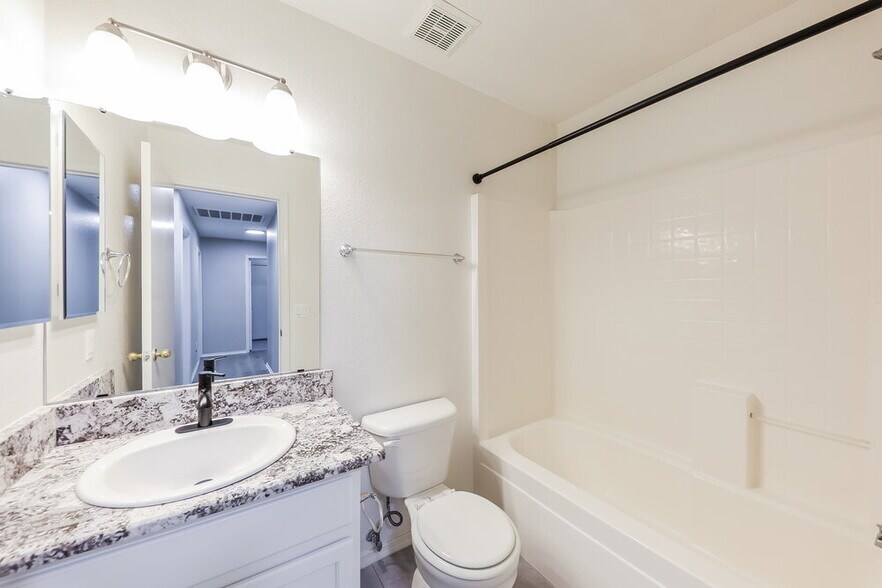 Building Photo - 427 N Payton