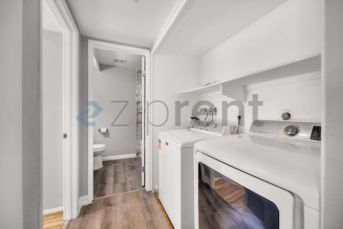 Building Photo - Unit A