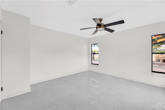 Building Photo - 20 Alejandro St