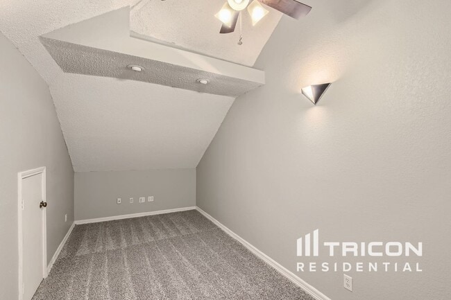 Building Photo - 2704 Yorkshire Ct