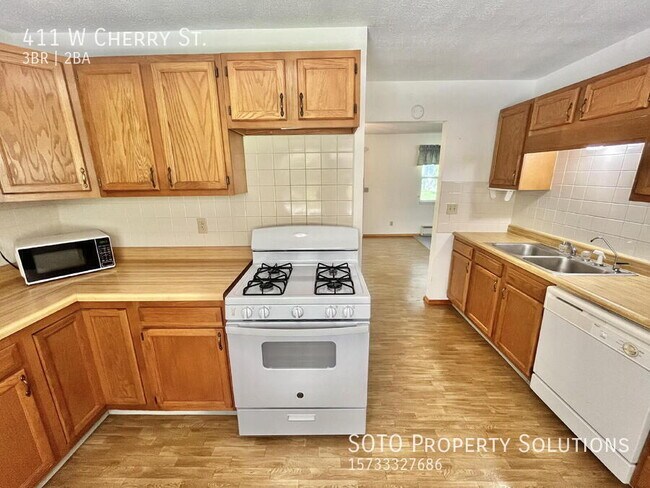 Building Photo - 411 W Cherry St