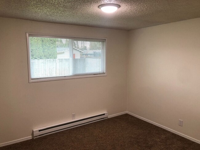 Building Photo - 4812 Cougar Ct SE