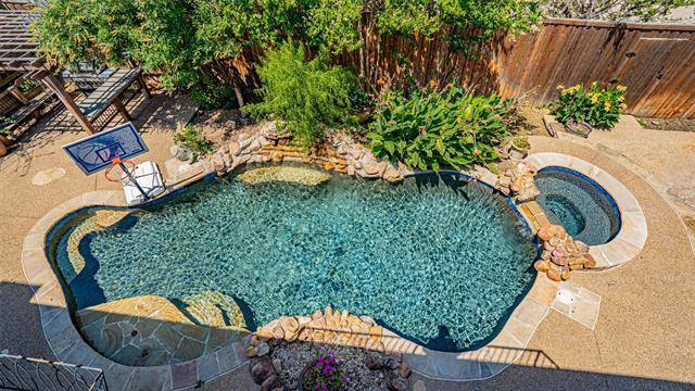 Building Photo - 6067 Chippewa Trail