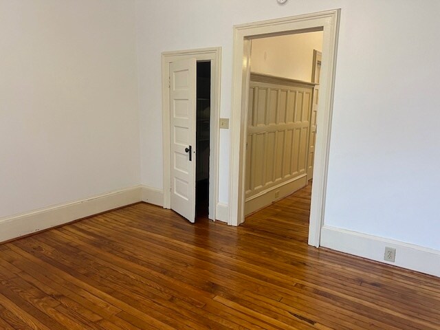 Building Photo - 325 S 6th St