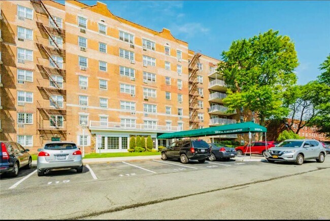 Primary Photo - 85-09 151st Ave