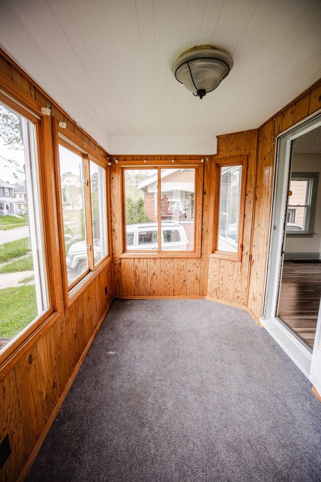 Building Photo - Very Spacious Four Bedroom Home For Rent!