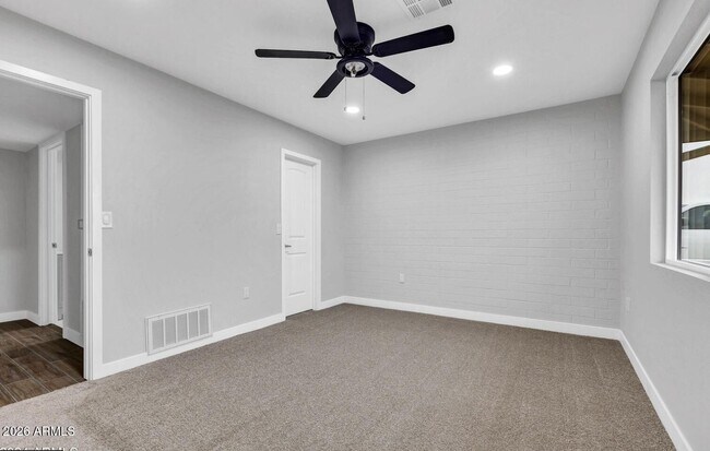 Building Photo - 10602 W Cumberland Dr