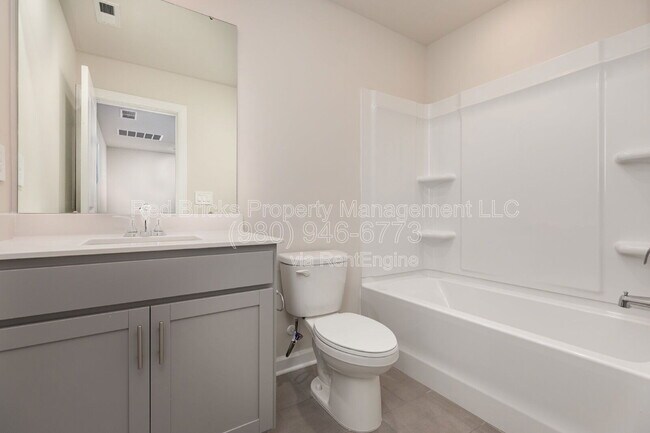 Building Photo - 4135 Smt Wds Dr