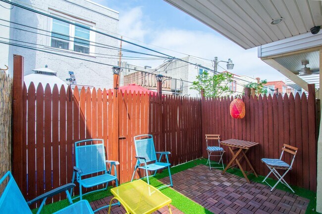 Building Photo - Wonderful East Passyunk Three Bedroom Home
