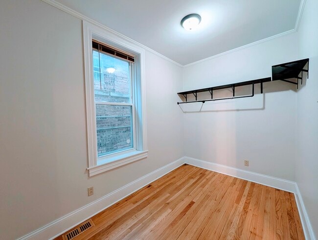 Building Photo - 3334 S May St