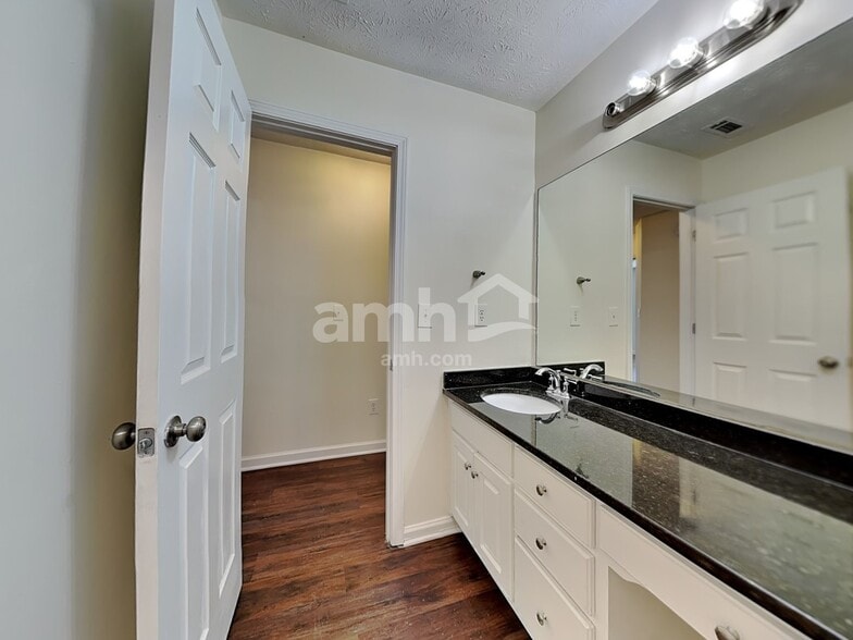 Building Photo - 3472 Skyland Ridge Ct