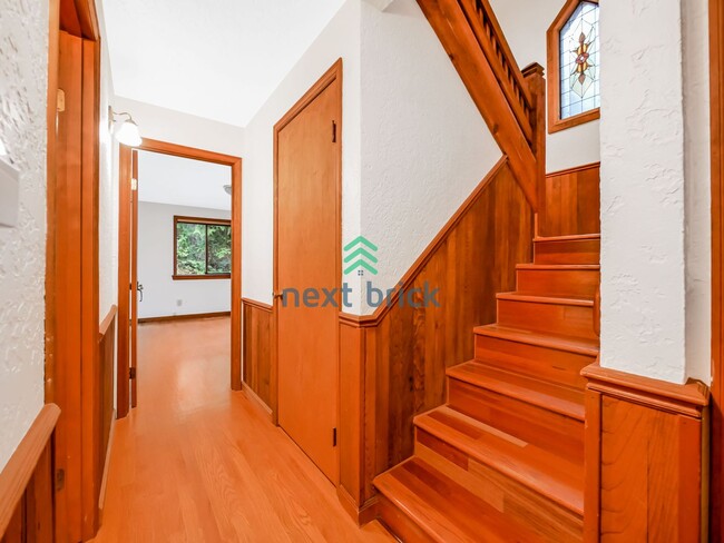 Building Photo - A Victorian Styled Home with 4 Beds 2.5 Ba...