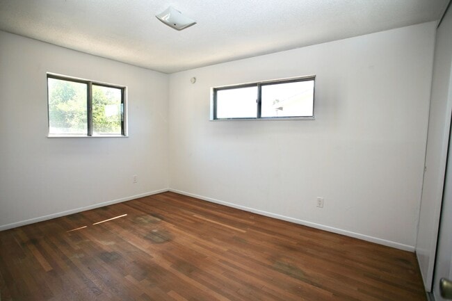Building Photo - Single Level Home in Great Area!