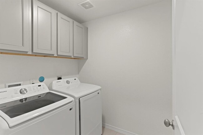 Building Photo - 8050 Scanlan Trce